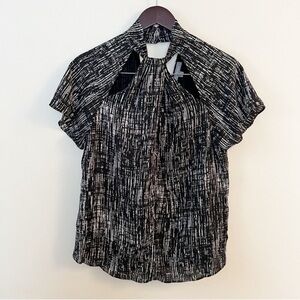 Anthropologie Sarah Hann Black Twist Cut out Blouse Short Sleeves Neck Small